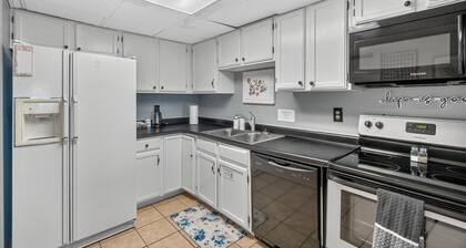 Maryville Condo near Smokies • Downtown • Airport