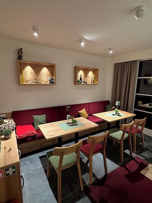 Dining - Apartment Bergblick | Top vacation apartment with view of mountains and Ahr 1-4 persons (Altenahr)