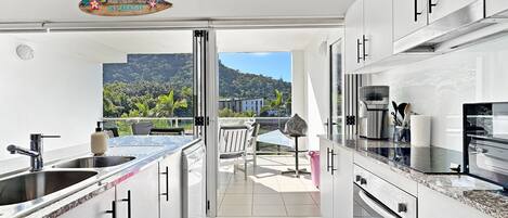 ثلاجة، ميكروويف، فرن، موقد طهي مسطح