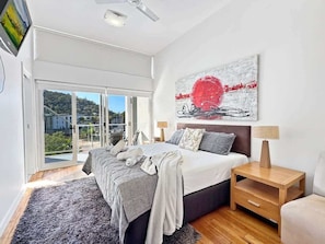 3 bedrooms, iron/ironing board, Internet, bed sheets