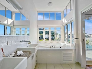 Shower, jetted bath, hair dryer, towels