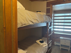 7 bedrooms, WiFi, bed sheets