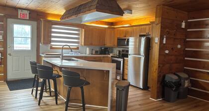 Blue Mountain Chalet ( 7 Bedrooms, Sleeps 15 with Air Conditioning