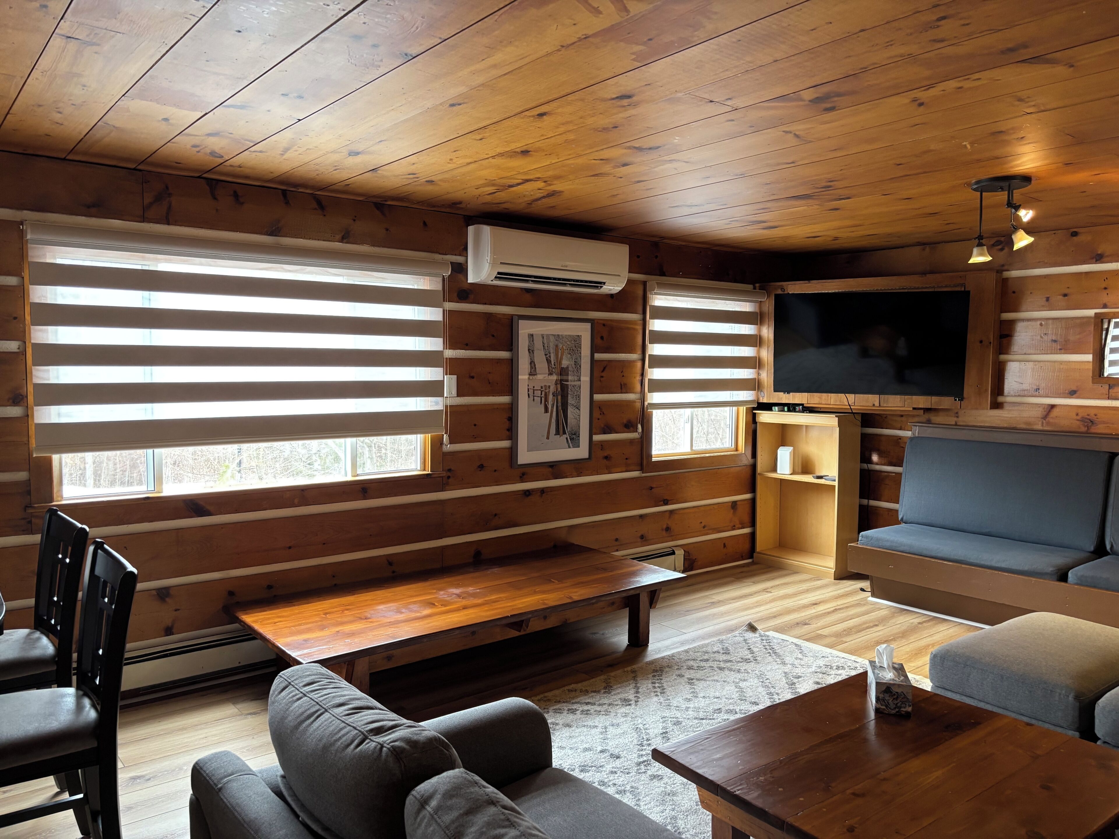 Blue Mountain Chalet ( 7 Bedrooms, Sleeps 15 Fully Air-conditioned Throughout . - Ontario
