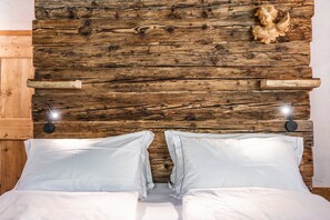 5 bedrooms, iron/ironing board, free WiFi, bed sheets