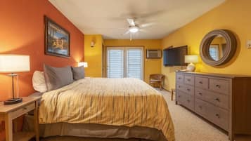 Safe på rommet, skrivebord, strykejern/-brett og wi-fi (inkludert)