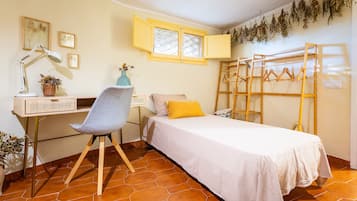 1 bedroom, desk, WiFi, bed sheets