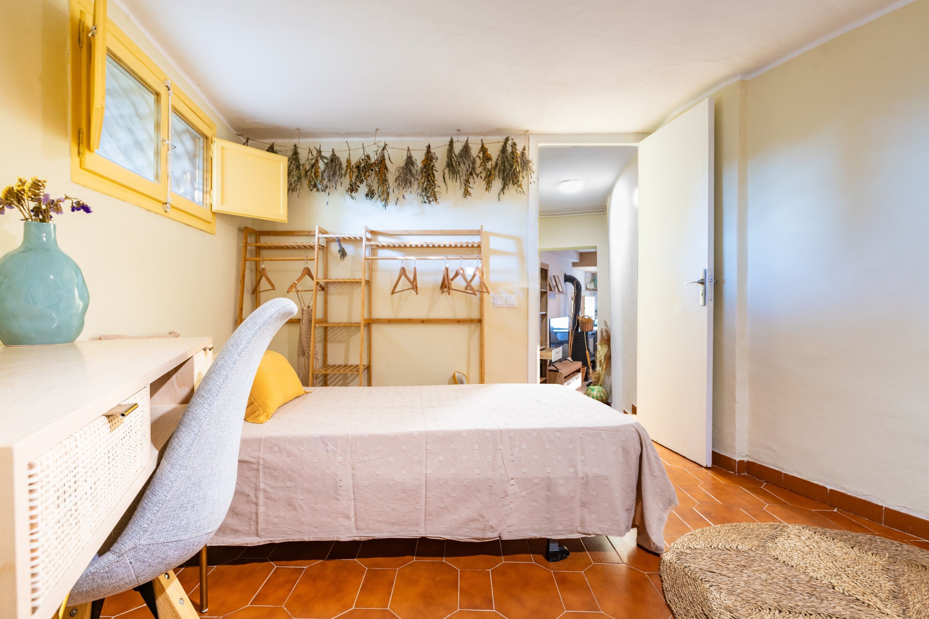 1 slaapkamer, een bureau, wifi, beddengoed