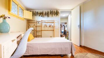 1 slaapkamer, een bureau, wifi, beddengoed