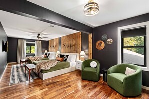 6 Schlafzimmer, Schreibtisch, BĂŒgeleisen/BĂŒgelbrett, Reisekinderbett