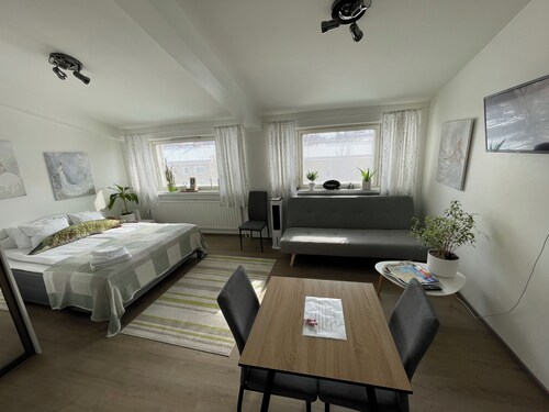 VesiLahti RoofLevel — Chic 1-bedroom apartment with a loft bed and AC in Lahti