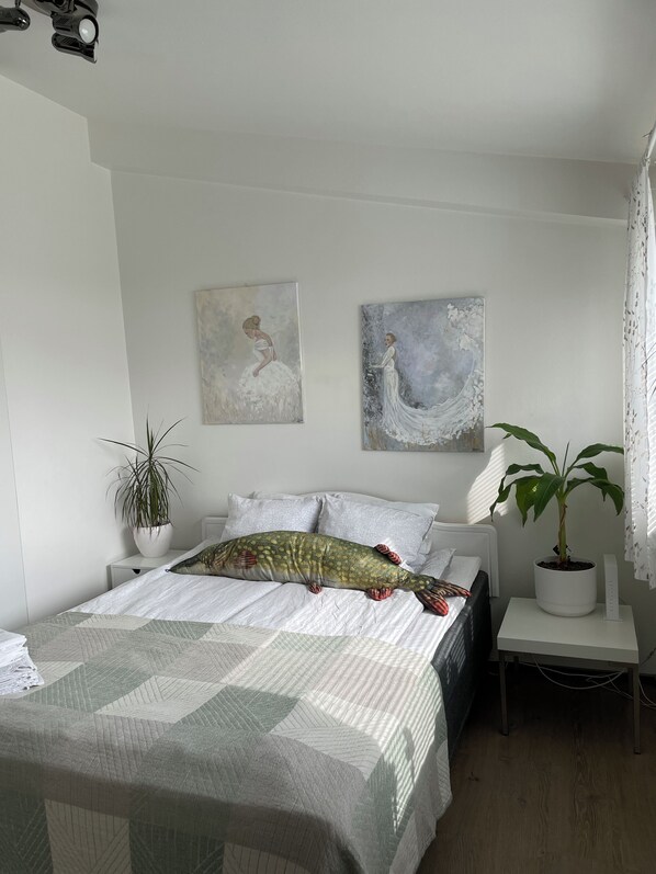 1 bedroom, desk, iron/ironing board, WiFi
