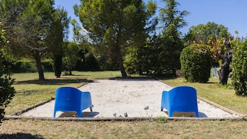 Área de juegos infantiles al aire libre