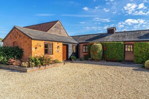 Exterior - Elm End Cottage - Farm Retreat - Nr Broadway (Dumbleton)