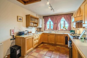 Réfrigérateur, four à micro-ondes, un four, lave-vaisselle