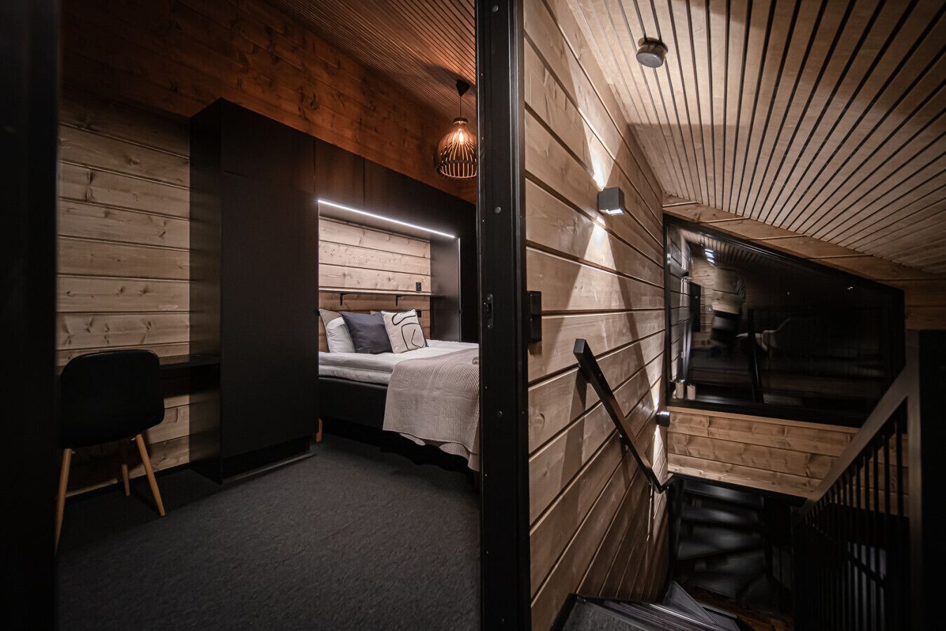 2 bedrooms, desk, iron/ironing board, WiFi