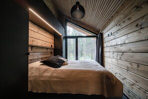 Desk, WiFi, bed sheets