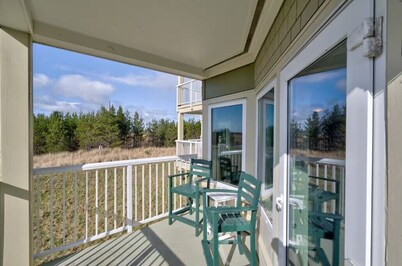 2bd, 2ba, Walk to Town and Beach (SRetreat)