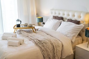 3 chambres, bureau, fer et planche à repasser, accès au Wi-Fi (inclus)