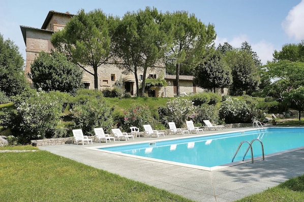 Apartment | Pool | Outdoor pool