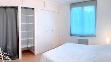 3 slaapkamers, een strijkplank/strijkijzer, wifi, beddengoed