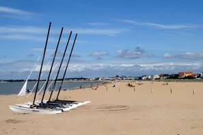 Una spiaggia nelle vicinanze