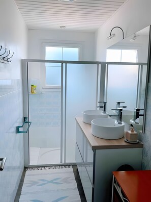 Doccia, asciugacapelli, asciugamani