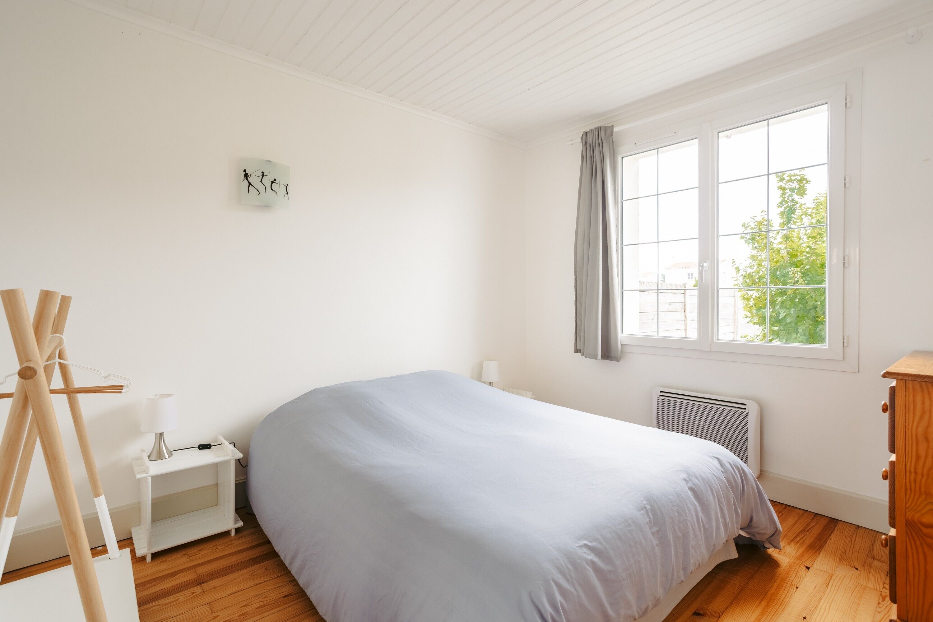3 slaapkamers, een strijkplank/strijkijzer, wifi, beddengoed