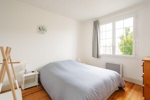 3 chambres, fer et planche Ă repasser, Wi-Fi, draps fournis