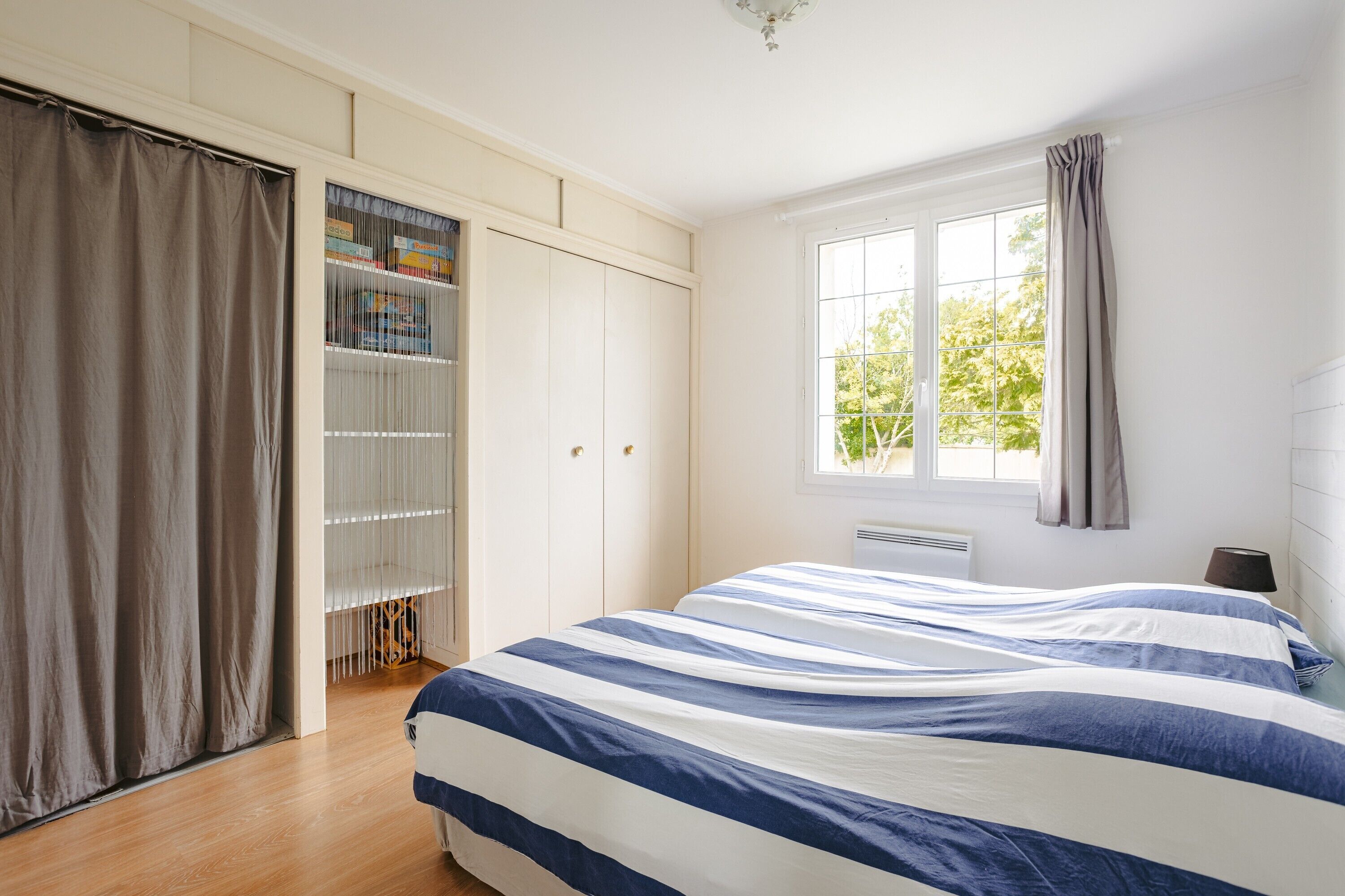 3 chambres, fer et planche à repasser, Wi-Fi, draps fournis