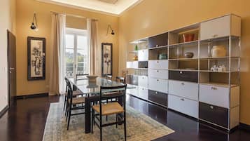 Luxury Apartment | Dining room