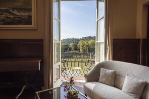 Appartement luxueux | Fer et planche à repasser, accès au Wi-Fi (inclus)