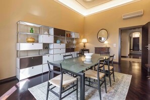 Luxury Apartment | Dining room