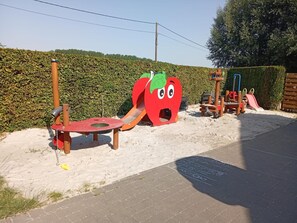 Apartment | Children's area - Apartment With a View of Alpacas (Heers)