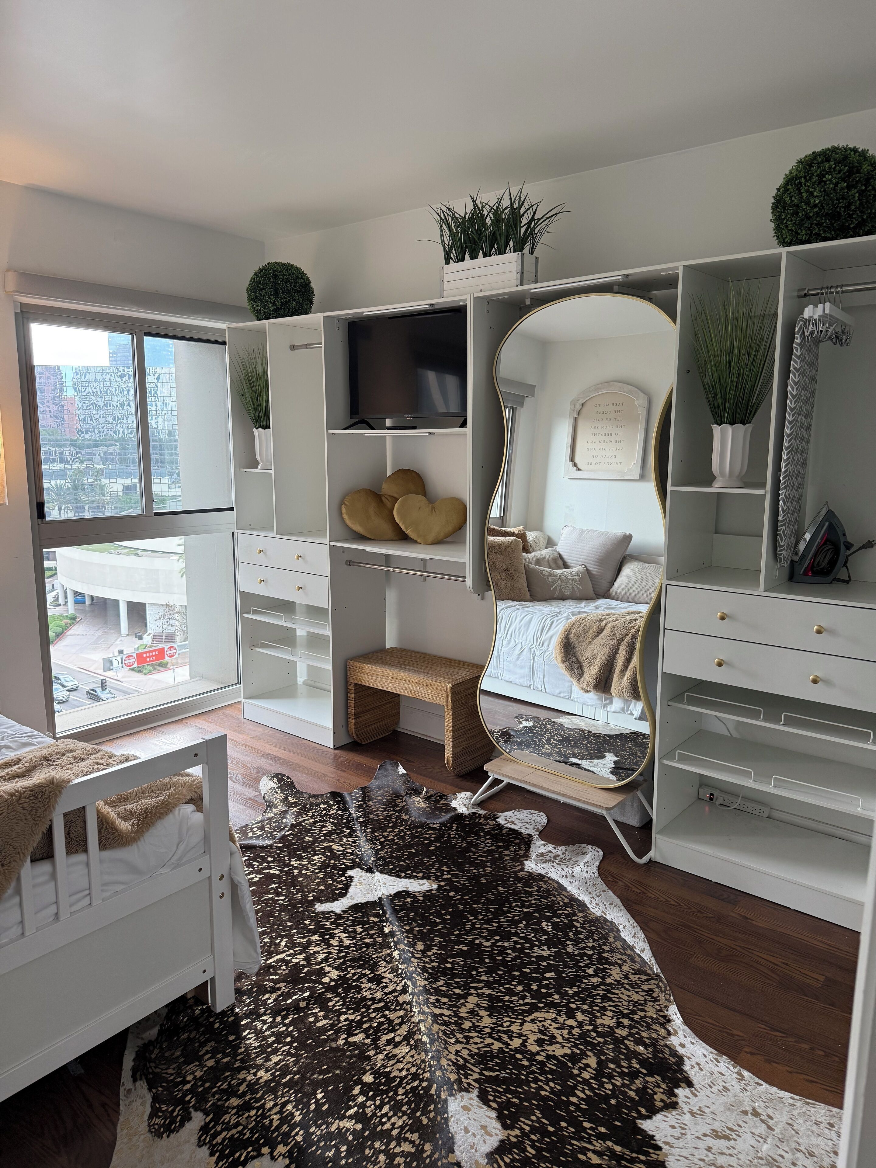 2 室のベッドルーム、アイロン / アイロン台、WiFi (無料)、ベッドシーツ