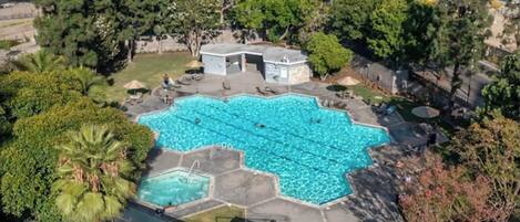 Piscine extérieure, piscine chauffée