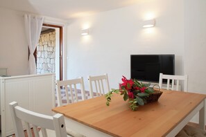 Apartment, 2 Bedrooms, Partial Sea View | Living area