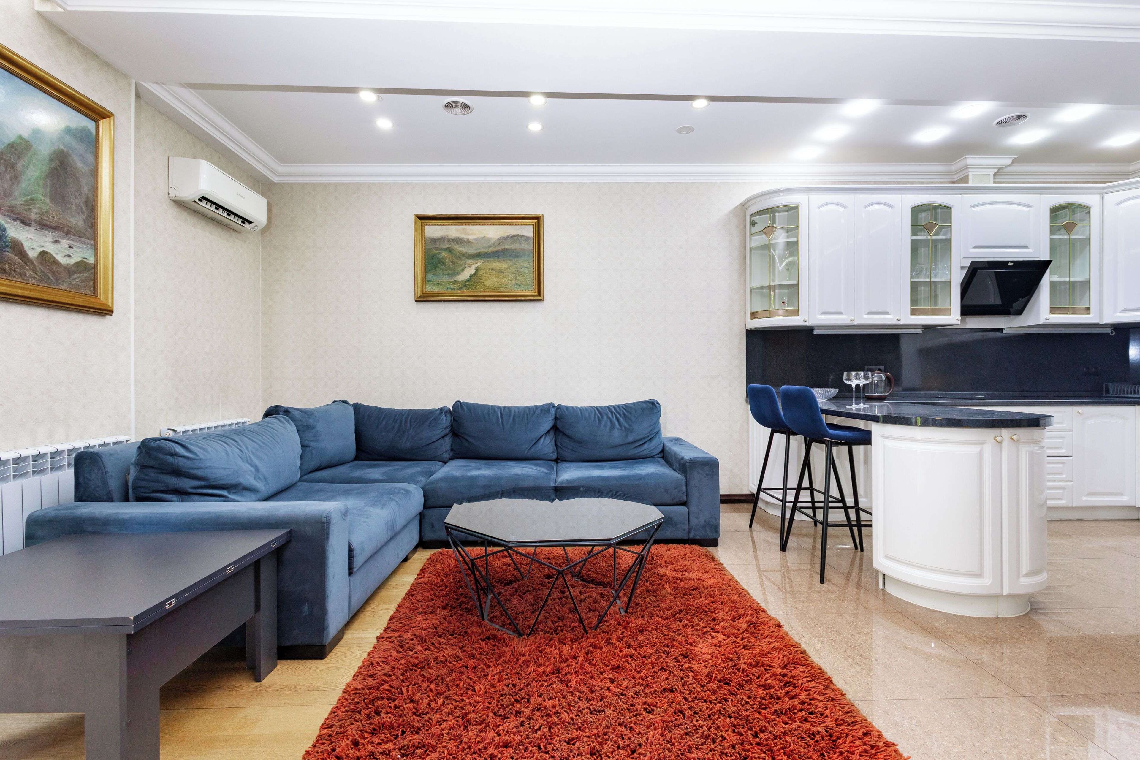 Appartement Familial, balcon, vue parc | Coin séjour | Télévision à écran plat de 50 pouces avec chaînes par câble