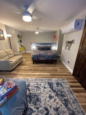 1 habitación, tabla de planchar con plancha, internet y ropa de cama