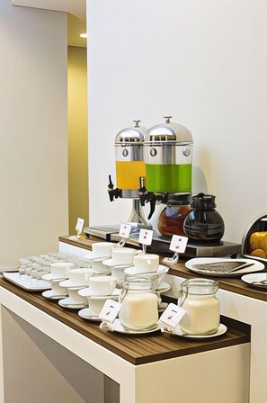 Restaurant - Amaris Hotel Hertasning Makassar (Makassar)