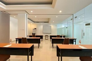 Meeting facility - Amaris Hotel Hertasning Makassar (Makassar)