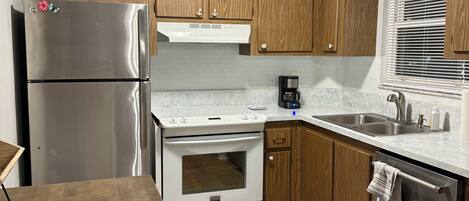 ميكروويف، فرن، موقد طهي مسطح، غسالة أطباق