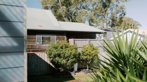 Exterior - Phillip Island Shack (Smiths Beach)