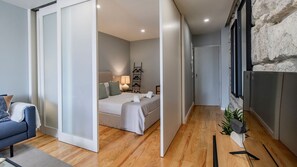 Ferros/tábuas de passar roupa, Wi-Fi de cortesia, roupa de cama