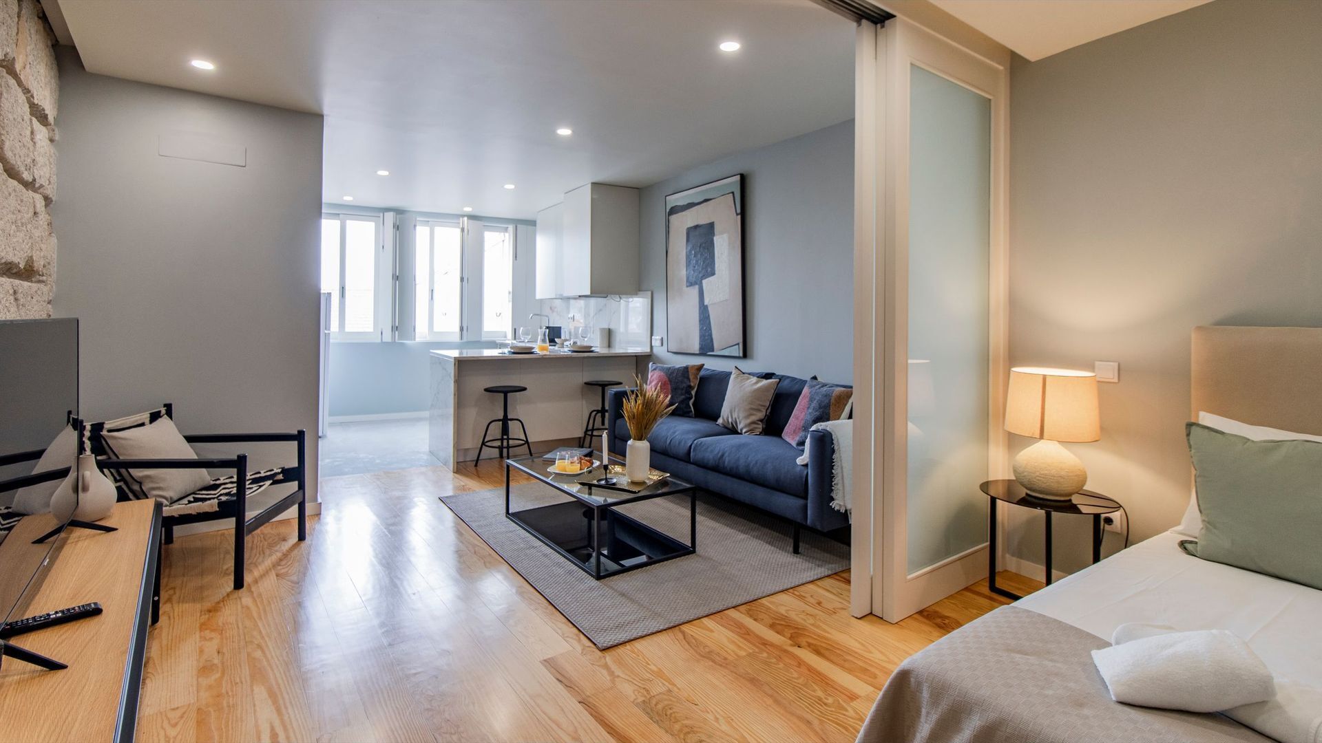 Iron/ironing board, free WiFi, bed sheets