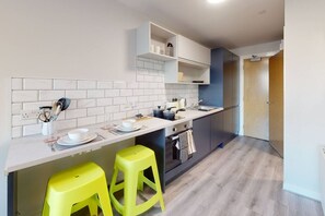 Private kitchen - Superb Studio Apartment - 006 (Middlesbrough)