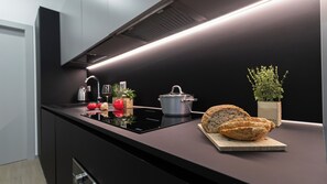 Refrigerador, horno, parrilla de estufa y lavavajillas 