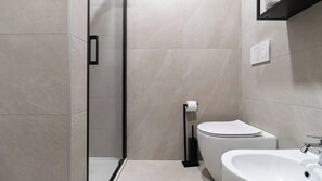 Shower, free toiletries, hair dryer, bidet - Italianway Easy - Ponte Seveso 25 (Milan)