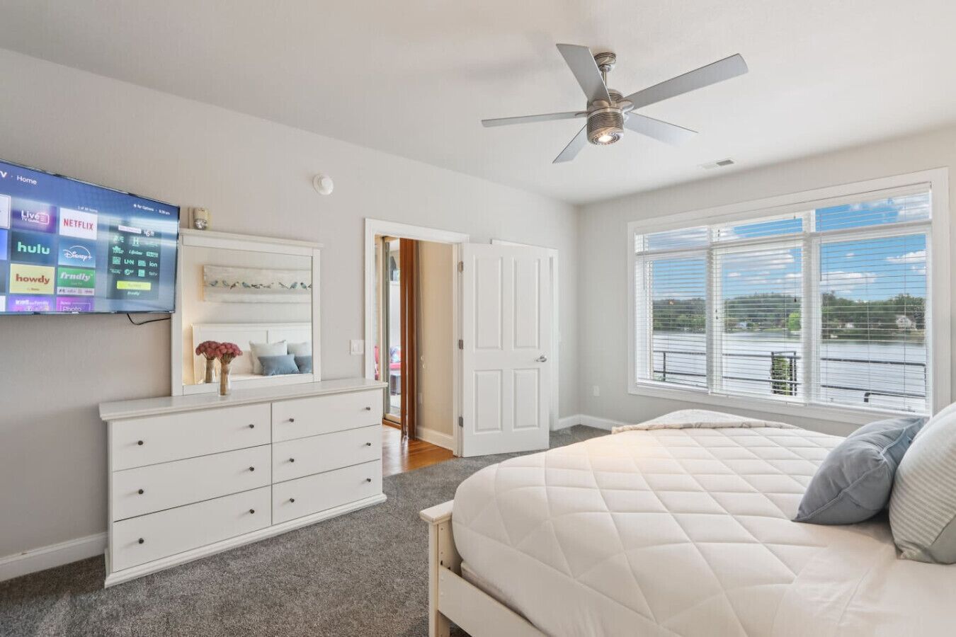 3 bedrooms, iron/ironing board, WiFi, bed sheets