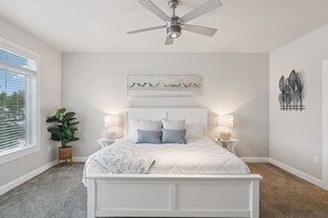 Tabla de planchar con plancha, wifi y ropa de cama 